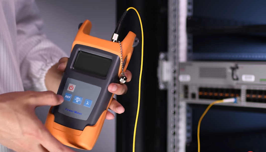 Optical power measurement with optical power meter.png